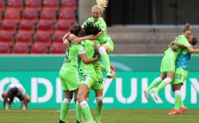 Titelverteidiger Wolfsburg steht im Halbfinale