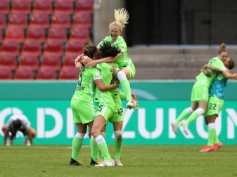 Titelverteidiger Wolfsburg steht im Halbfinale Titelverteidiger Wolfsburg steht im Halbfinale