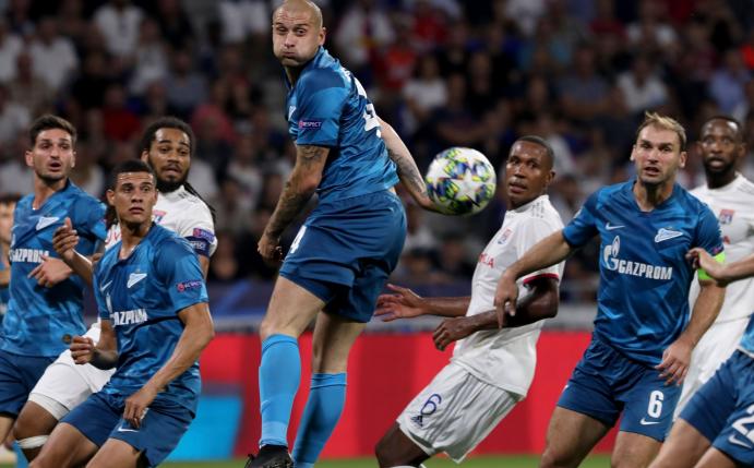 Jaroslaw Rakyzkyj (M) in Aktion für Zenit St. Petersburg: Der Ukrainer hat den Verein verlassen.