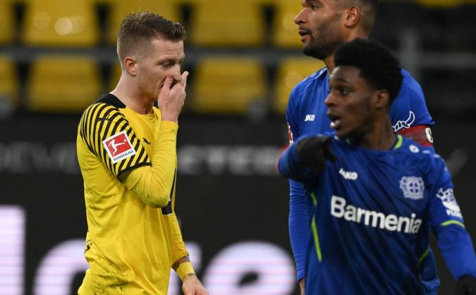 Jonathan Tah (hinten)findet, der Club sollte seine besten Spieler halten.