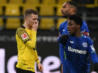 Jonathan Tah (hinten)findet, der Club sollte seine besten Spieler halten. Jonathan Tah (hinten)findet, der Club sollte seine besten Spieler halten.