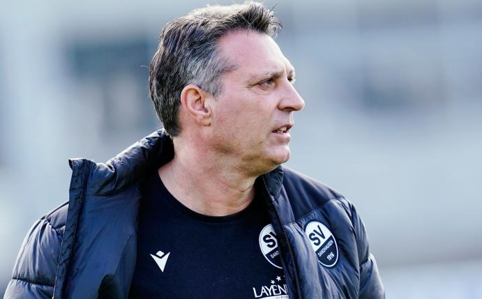 Sandhausens Trainer Alois Schwartz versucht, den Krieg in der Ukraine nicht mit den Spielern zu thematisieren.