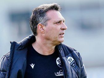 Sandhausens Trainer Alois Schwartz versucht, den Krieg in der Ukraine nicht mit den Spielern zu thematisieren. Sandhausens Trainer Alois Schwartz versucht, den Krieg in der Ukraine nicht mit den Spielern zu thematisieren.