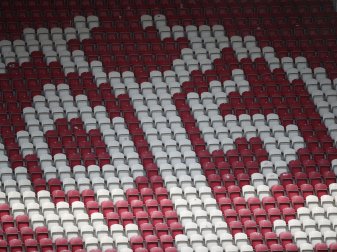 Beim FSV Mainz 05 haben sich gleich 19 Personen mit dem Coronavirus infiziert Beim FSV Mainz 05 haben sich gleich 19 Personen mit dem Coronavirus infiziert