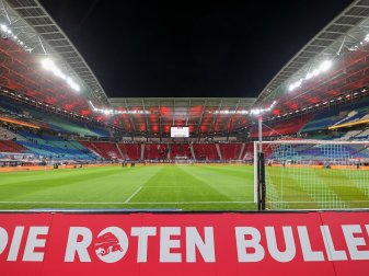 Leipzigs Red-Bull-Arena darf gegen Eintracht Frankfurt die volle Zuschauer-Kapazität ausnutzen. Leipzigs Red-Bull-Arena darf gegen Eintracht Frankfurt die volle Zuschauer-Kapazität ausnutzen.
