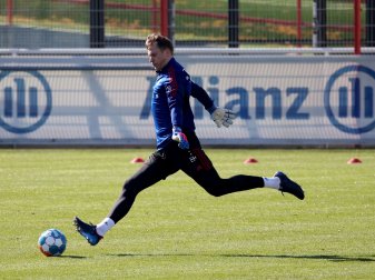 Bayern-Torhüter Manuel Neuer wird beim Topspiel gegen Bayer Leverkusen fehlen. Bayern-Torhüter Manuel Neuer wird beim Topspiel gegen Bayer Leverkusen fehlen.