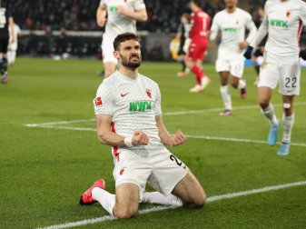 Augsburgs Matchwinner in Bielefeld: Daniel Caligiuri. Augsburgs Matchwinner in Bielefeld: Daniel Caligiuri.