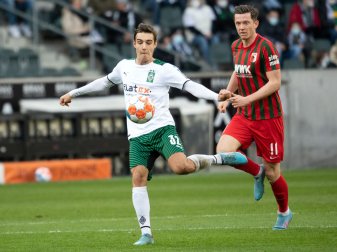 Der Mönchengladbacher Florian Neuhaus lobt seinen Trainer. Der Mönchengladbacher Florian Neuhaus lobt seinen Trainer.
