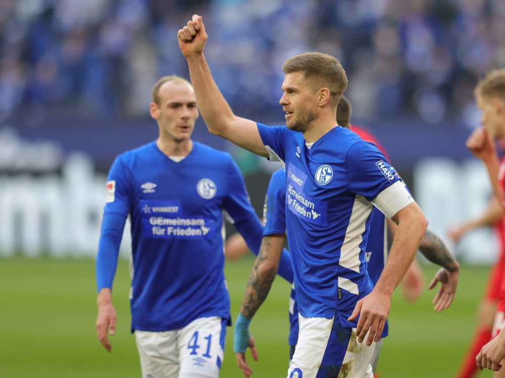 Schalke verliert trotz Terodde-Dreierpack gegen Rostock
