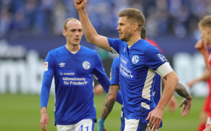 Schalke verliert trotz Terodde-Dreierpack gegen Rostock