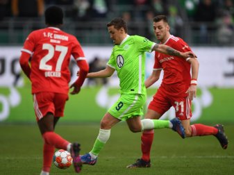 Wolfsburgs Max Kruse (M) versucht sich gegen Unions Sheraldo Becker und Robin Knoche durchzusetzen. Wolfsburgs Max Kruse (M) versucht sich gegen Unions Sheraldo Becker und Robin Knoche durchzusetzen.