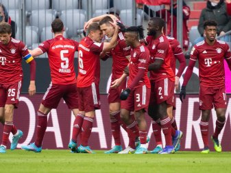 Der FC Bayern München um Abwehr-Chef Niklas Süle (M.) spielte nur unentschieden gegen Leverkusen. Der FC Bayern München um Abwehr-Chef Niklas Süle (M.) spielte nur unentschieden gegen Leverkusen.