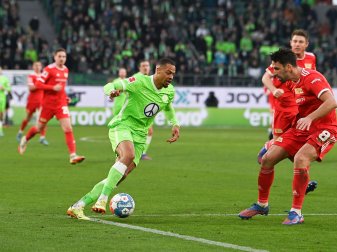 Der Wolfsburger Lukas Nmecha (M.) feierte sein Comeback. Der Wolfsburger Lukas Nmecha (M.) feierte sein Comeback.