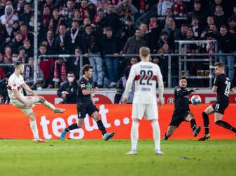 Der Stuttgarter Sasa Kalajdzic (l) traf zum Sieg.