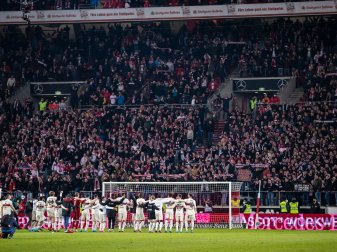 Nach dem Spiel zwischen dem VfB Stuttgart und Borussia Mönchengladbach soll es zu Gewaltausschreitungen im Stadion gekommen sein. Nach dem Spiel zwischen dem VfB Stuttgart und Borussia Mönchengladbach soll es zu Gewaltausschreitungen im Stadion gekommen sein.