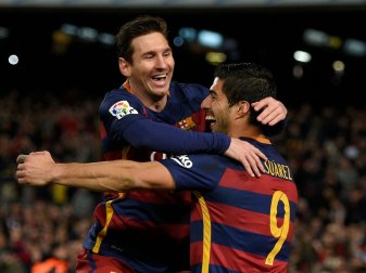 Lionel Messi und Luis Suarez feiern ihren Elfmeter-Trick(SID-IMAGES) Lionel Messi und Luis Suarez feiern ihren Elfmeter-Trick(SID-IMAGES)