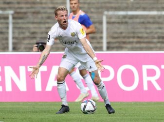 Dominik Ernst erzielt den Siegtreffer für Saarbrücken Dominik Ernst erzielt den Siegtreffer für Saarbrücken