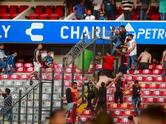 Fans vom FC Querétaro und Atlas Guadalajara waren zunächst auf den Tribünen aneinandergeraten Fans vom FC Querétaro und Atlas Guadalajara waren zunächst auf den Tribünen aneinandergeraten