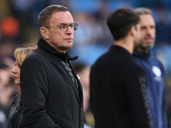 United-Manager Rangnick bedient United-Manager Rangnick bedient