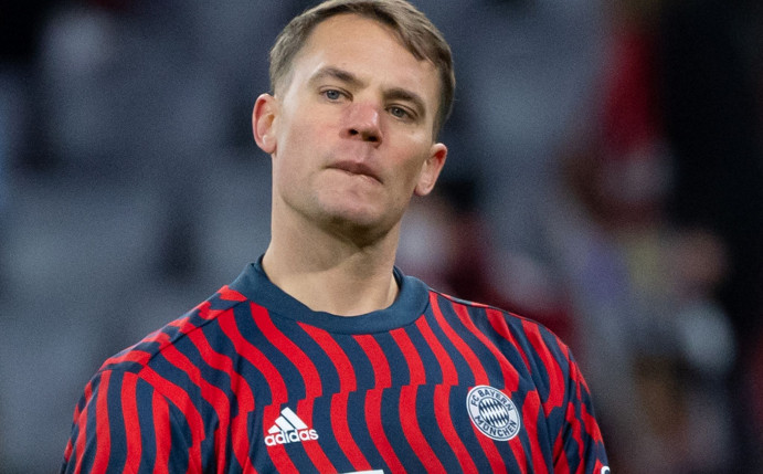 Beim Abschlusstraining der Bayern hechtet Torwart Manuel Neuer wieder über den Platz - steht sein Comeback bevor?