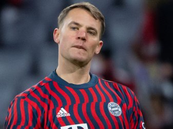 Beim Abschlusstraining der Bayern hechtet Torwart Manuel Neuer wieder über den Platz - steht sein Comeback bevor? Beim Abschlusstraining der Bayern hechtet Torwart Manuel Neuer wieder über den Platz - steht sein Comeback bevor?