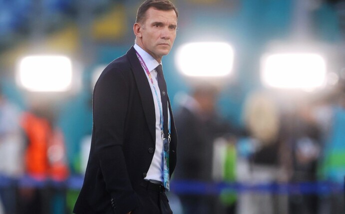 Der Ex-Nationaltrainer und -spieler der Ukraine, Andrej Schewtschenko, bittet im italienischen Fernsehen um Hilfe für ukrainische Flüchtlinge.