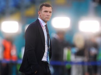 Der Ex-Nationaltrainer und -spieler der Ukraine, Andrej Schewtschenko, bittet im italienischen Fernsehen um Hilfe für ukrainische Flüchtlinge. Der Ex-Nationaltrainer und -spieler der Ukraine, Andrej Schewtschenko, bittet im italienischen Fernsehen um Hilfe für ukrainische Flüchtlinge.