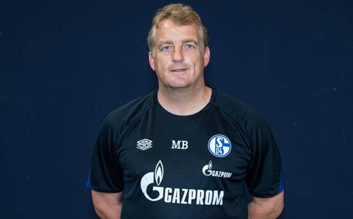 Schalkes bisheriger Co-Trainer Mike Büskens übernimmt den Posten als Cheftrainer bis zum Saisonende.