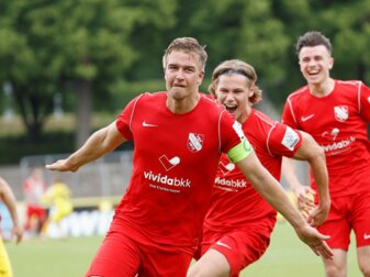 Tobias Fölster fliegt wegen einer Notbremse vom Platz Tobias Fölster fliegt wegen einer Notbremse vom Platz