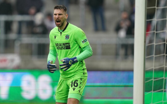 Hannovers Torhüter Ron-Robert Zieler geht es wieder besser.