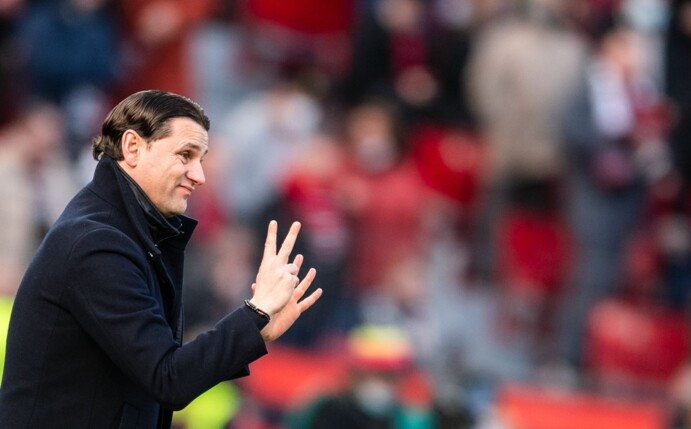 Leverkusens Trainer Gerardo Seoane.