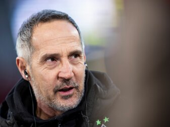 Mönchengladbachs Trainer Adi Hütter ist positiv auf das Coronavirus getestet worden. Mönchengladbachs Trainer Adi Hütter ist positiv auf das Coronavirus getestet worden.
