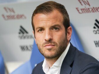 Ex-Hamburger Rafael van der Vaart wird Trainer vom dänischen Zweitligisten Esbjerg fB. Ex-Hamburger Rafael van der Vaart wird Trainer vom dänischen Zweitligisten Esbjerg fB.