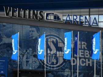 Schalke kann vorerst keine Autogrammkarten verschicken Schalke kann vorerst keine Autogrammkarten verschicken