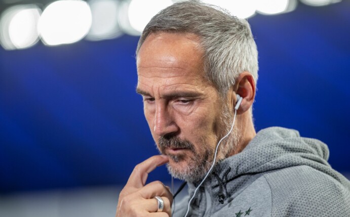 Der Trainer von Borussia Mönchengladbach, Adi Hütter, befindet sich derzeit nach einem positiven Corona-Test in Quarantäne.