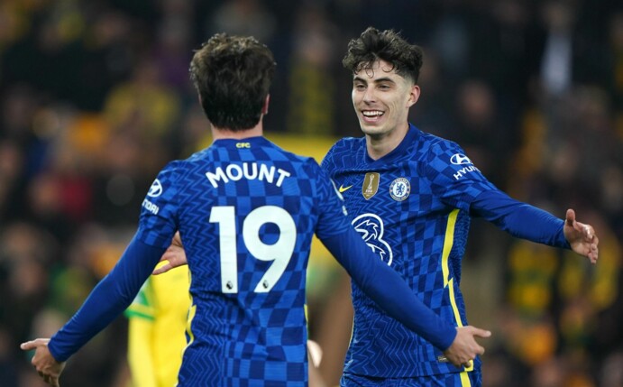 Kai Havertz (r) vom FC Chelsea jubelt über sein Tor zum 1:3 gegen Norwich City.