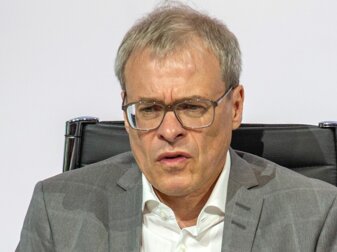 Kandidat für das DFB-Präsidentenamt: Peter Peters. Kandidat für das DFB-Präsidentenamt: Peter Peters.
