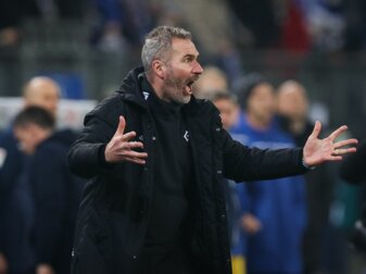 Hamburgs Tim Walter standen beim Training Corona-bedingt lediglich 13 Feldspieler zur Verfügung Hamburgs Tim Walter standen beim Training Corona-bedingt lediglich 13 Feldspieler zur Verfügung