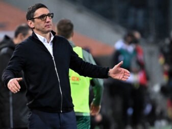 Herthas Trainer Tayfun Korkut droht das Aus. Herthas Trainer Tayfun Korkut droht das Aus.