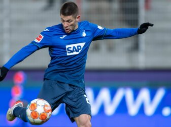 Die TSG Hoffenheim und Stürmer Andrej Kramaric haben ihre Zusammenarbeit vorzeitig bis zum Sommer 2025 verlängert. Die TSG Hoffenheim und Stürmer Andrej Kramaric haben ihre Zusammenarbeit vorzeitig bis zum Sommer 2025 verlängert.