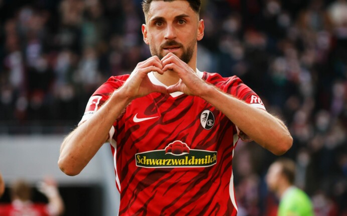 Traf erstmals doppelt in einer Bundesliga-Partie: Freiburgs Vincenzo Grifo jubelt hier über sein zweites Tor.