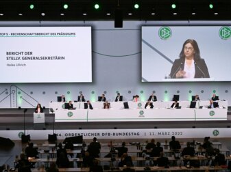 DFB-Generalsekretärin Heike Ullrich spricht auf dem Bundestag. DFB-Generalsekretärin Heike Ullrich spricht auf dem Bundestag.