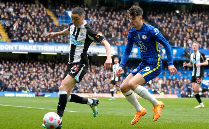 Chelseas Kai Havertz (r) traf gegen Newcastle zum Sieg.