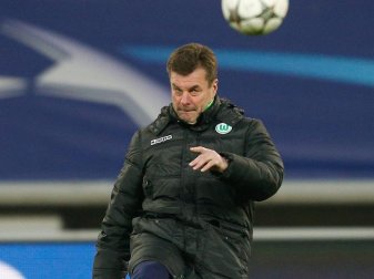Wolfsburgs Coach Dieter Hecking beim Abschlusstraining in Gent. Foto: Laurent Dubrule Wolfsburgs Coach Dieter Hecking beim Abschlusstraining in Gent. Foto: Laurent Dubrule