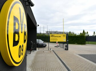 Blick auf die Einfahrt zum Trainingsgelände des Fußball-Bundesligisten Borussia Dortmund. Blick auf die Einfahrt zum Trainingsgelände des Fußball-Bundesligisten Borussia Dortmund.