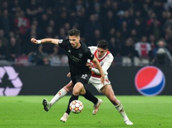 Julian Weigl (l.) mit Benfica weiter