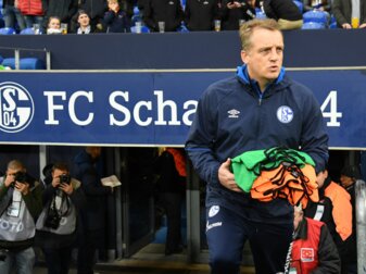 Hat nach der Beurlaubung von Dimitrios Grammozis als Cheftrainer des FC Schalke 04 übernommen: Mike Büskens. Hat nach der Beurlaubung von Dimitrios Grammozis als Cheftrainer des FC Schalke 04 übernommen: Mike Büskens.