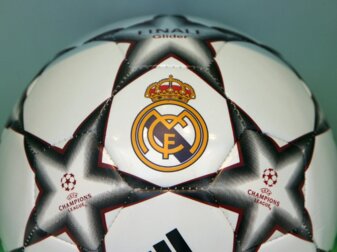 Real Madrid versucht Leid von Flüchtlingen zu lindern Real Madrid versucht Leid von Flüchtlingen zu lindern