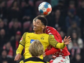 Prallte beim Spiel in Mainz mit dem Kopf mit einem Gegenspieler zusammen: Dortmunds Jude Bellingham. Prallte beim Spiel in Mainz mit dem Kopf mit einem Gegenspieler zusammen: Dortmunds Jude Bellingham.