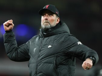 Liverpool-Trainer Jürgen Klopp feiert den Sieg beim FC Arsenal. Liverpool-Trainer Jürgen Klopp feiert den Sieg beim FC Arsenal.